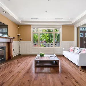 https://luxurious-5bd-dream-house.vancouver-hotels-bc.net